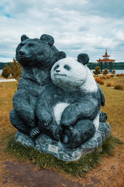 Медведь и панда